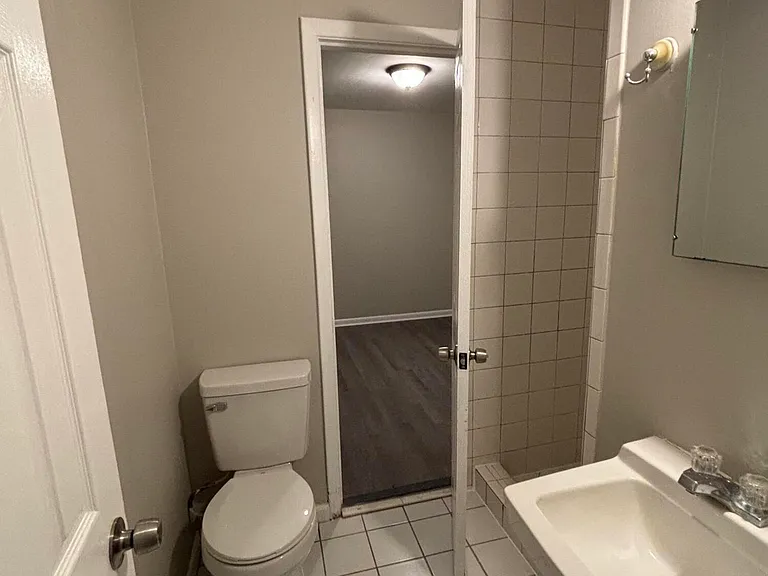 2458 Leslie Cir — Photo 10