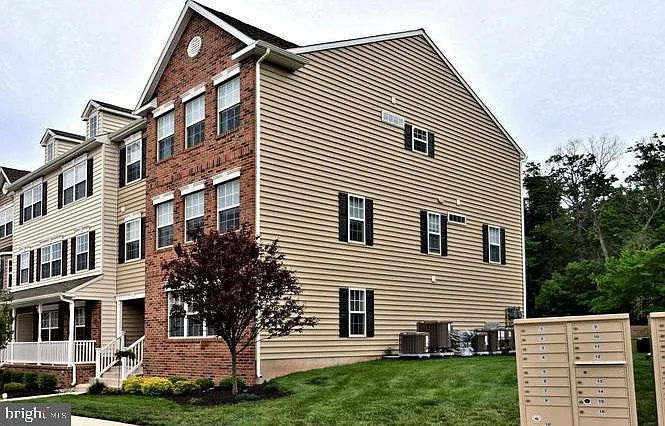 3002 Davenport Way — Photo 2