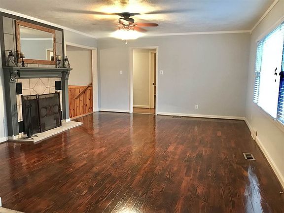 4th image of 213 N 11th St