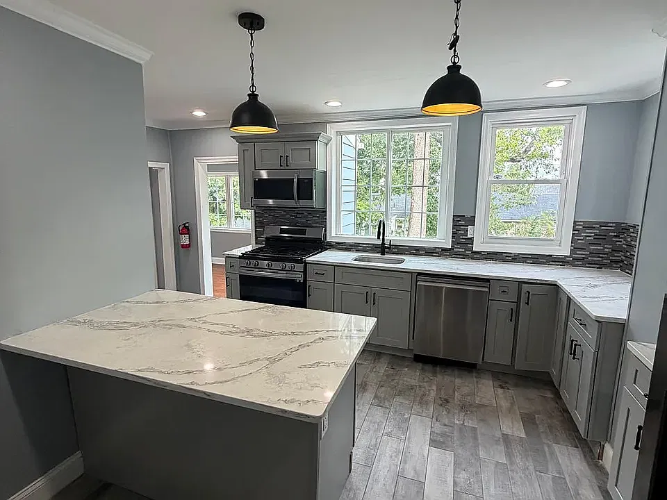 3 bed, 1000 sqft, $4,299 — Photo 2