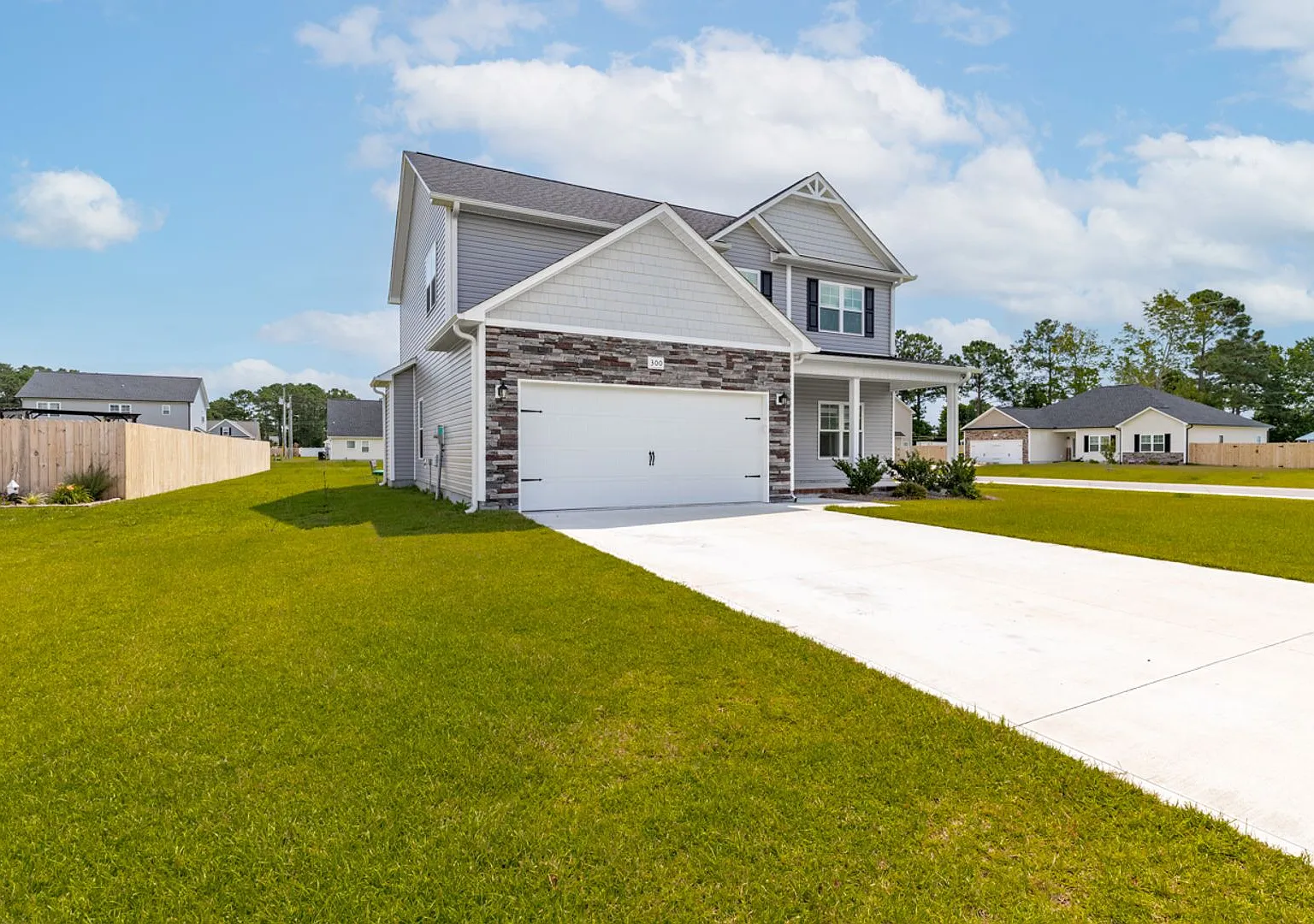 4 Bedroom Home in Holly Ridge W/ New Fence — Photo 2