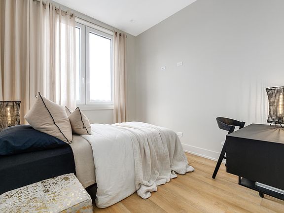 5th image of 4211 W Belmont Ave #2