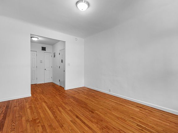3rd image of 50 Greenwich Ave #2B