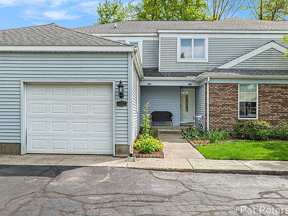 2nd image of 8817 Castle Hill Dr NE #4
