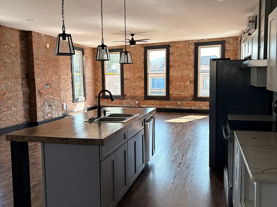 3 Brown St