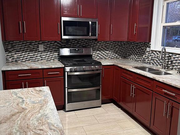 4th image of 9202 Pinehurst Dr