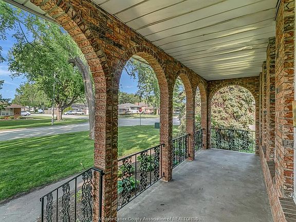 5th image of 490 Kenwood Blvd