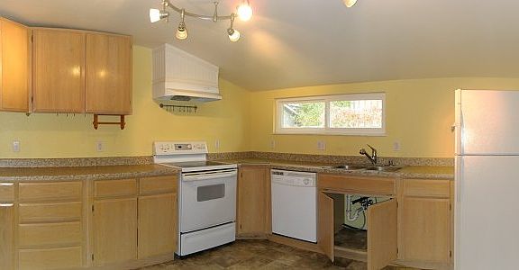 4th image of 3423 E 33rd Ave
