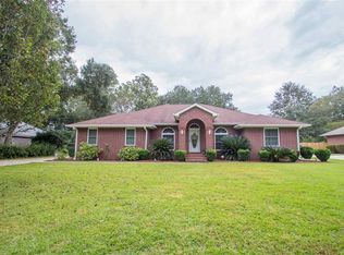 33350 Woodlands Dr, Lillian, AL 36549