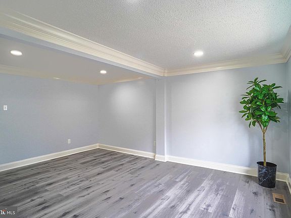 3rd image of 3329 Wyndale Ct