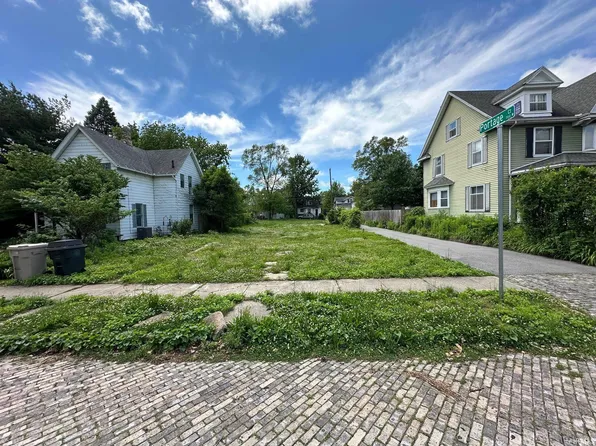 821 Ashland Ave, South Bend, IN 46616