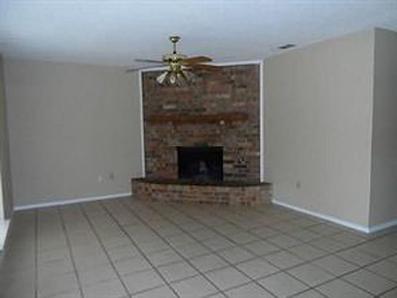 4th image of 210 W 4th St