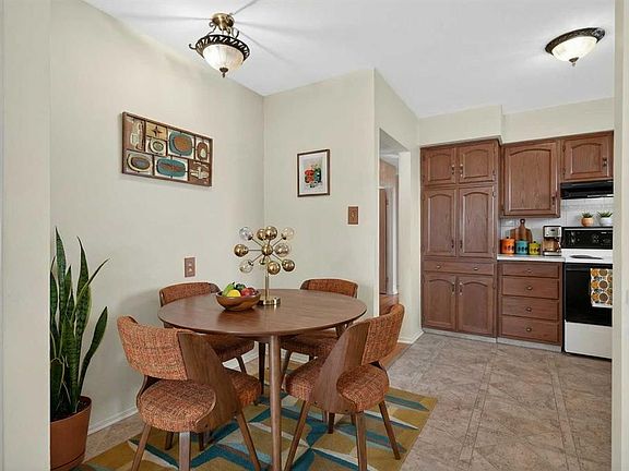 4th image of 47 E Foster Rd SE