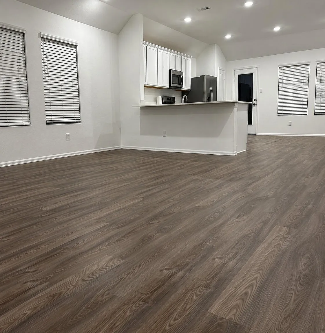4 bed, 2.0 bath, 1922 sqft, $2,500 — Photo 2
