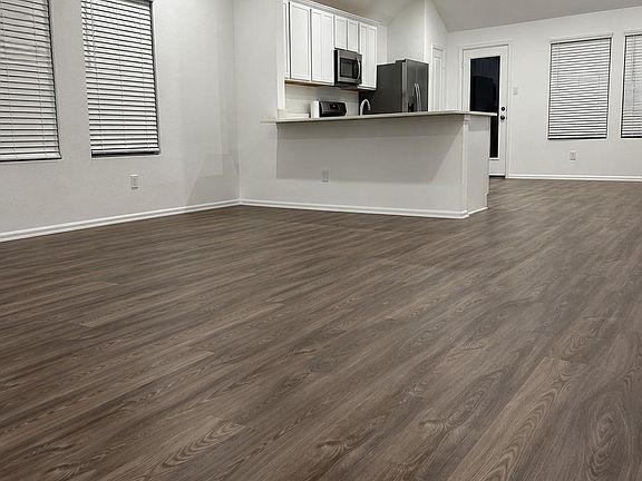 2nd image of 7927 Eagle Creek Ln