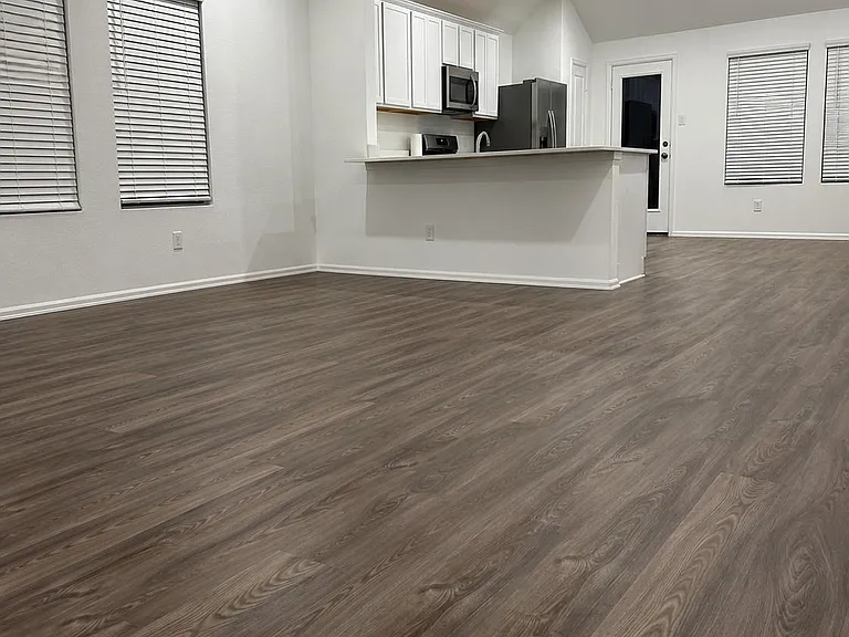 7927 Eagle Creek Ln — Photo 2