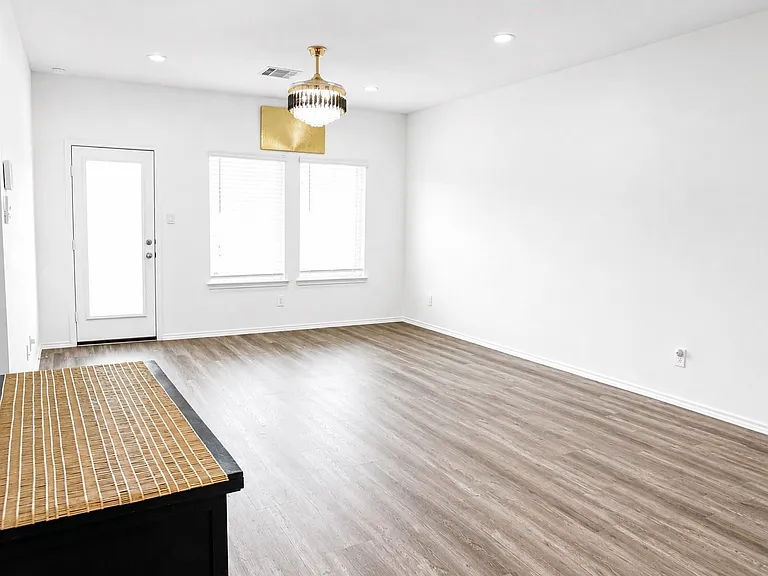 5710 Avalon Woods Dr — Photo 8