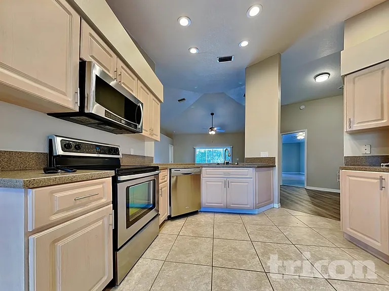 1748 Pembrooke Way — Photo 5