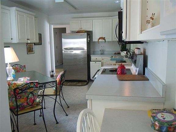 3rd image of 578 Woodview Dr