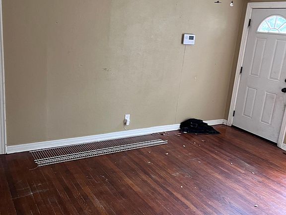 5th image of 256 E McCormick St