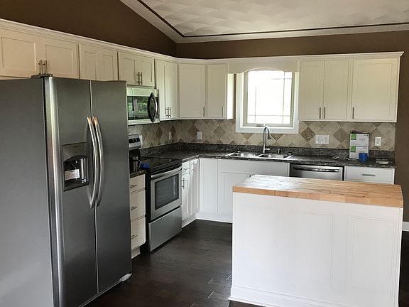 3rd image of 70 Willrich Cir