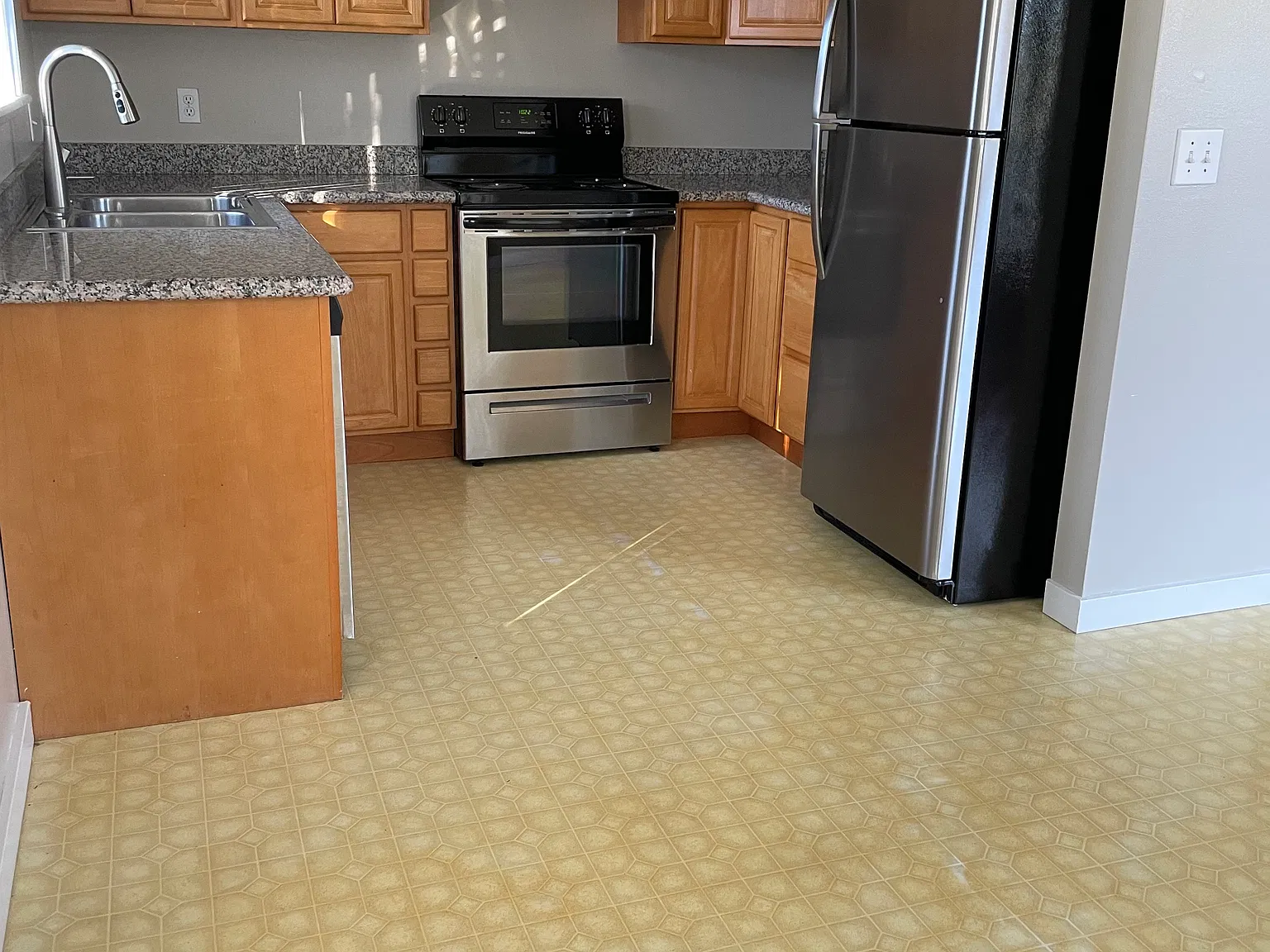 2 bed, 1000 sqft, $2,200 — Photo 3