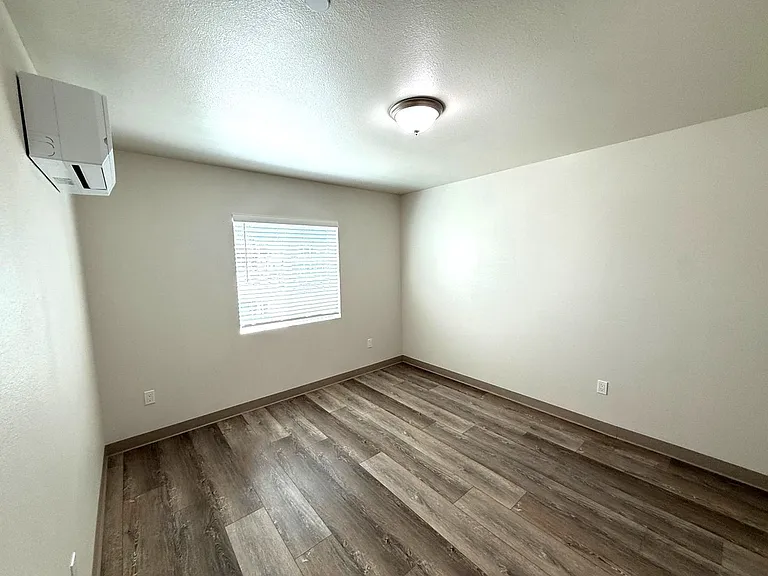 529 S Pine St — Photo 11