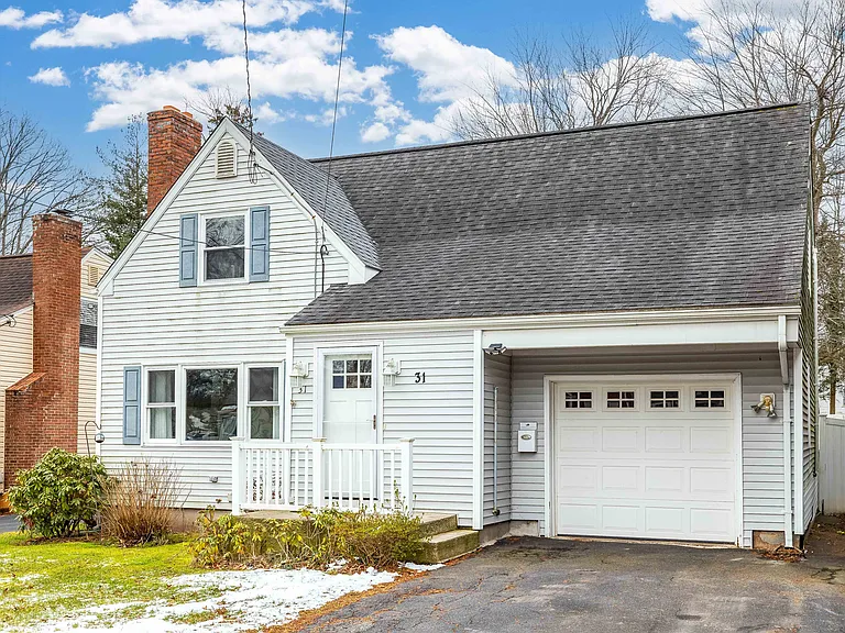 31 Stoddard Ave — Photo 3