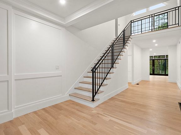 2nd image of 365 Worcester St