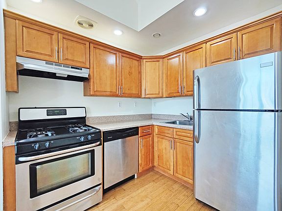 3rd image of 2861 Ely Ave #3