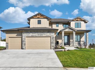 12706 S 76th Ave, Papillion, NE 68046