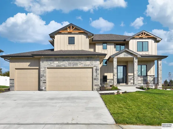 21812 G St, Elkhorn, NE 68022