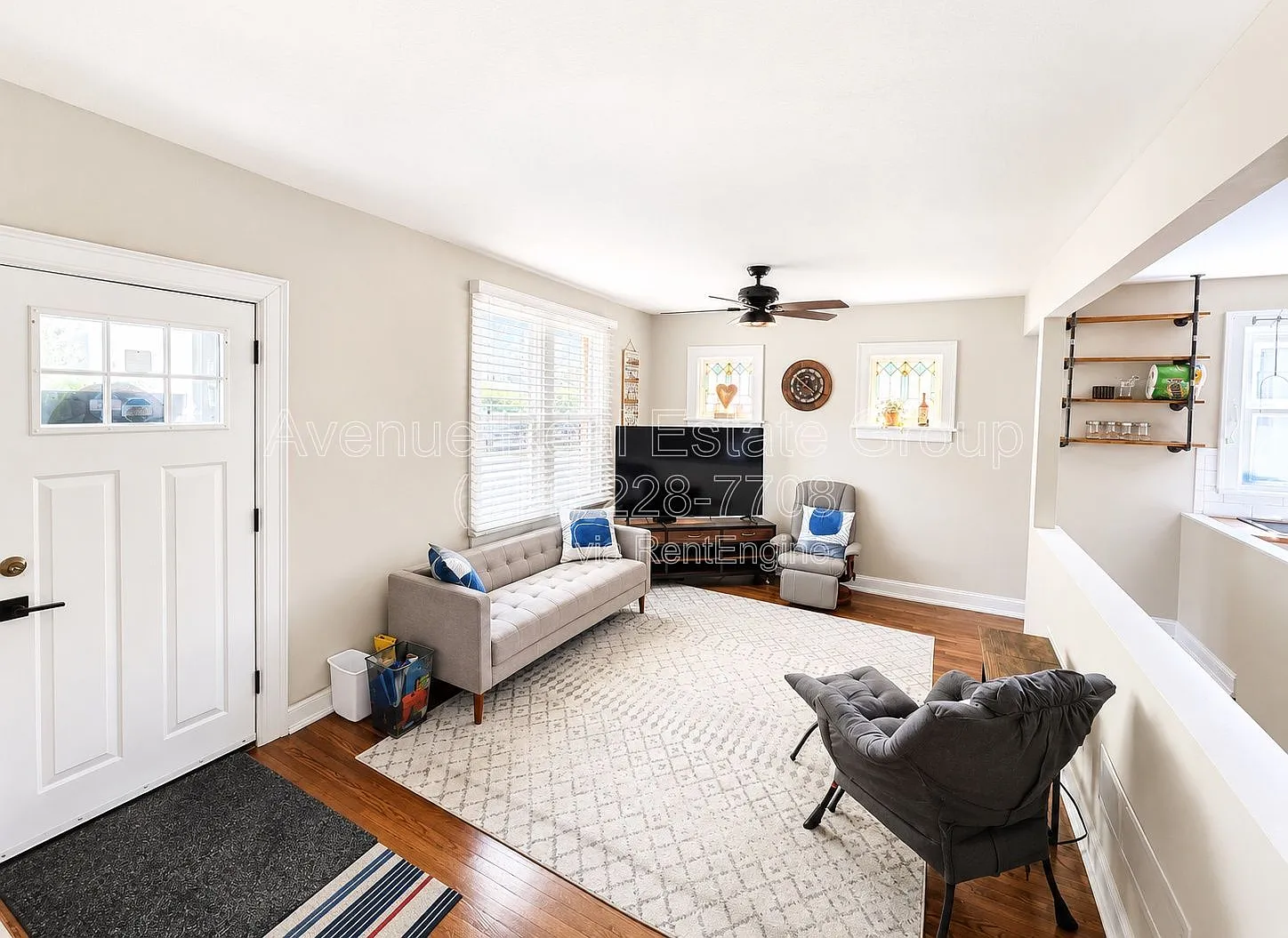 3 bed, 2.0 bath, 1116 sqft, $2,200 — Photo 3