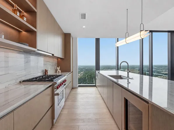 610 Davis St #4301, Austin, TX 78701
