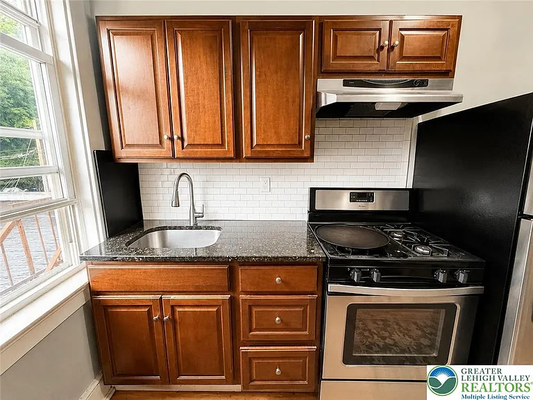 80 N 4th St #4 — Photo 13