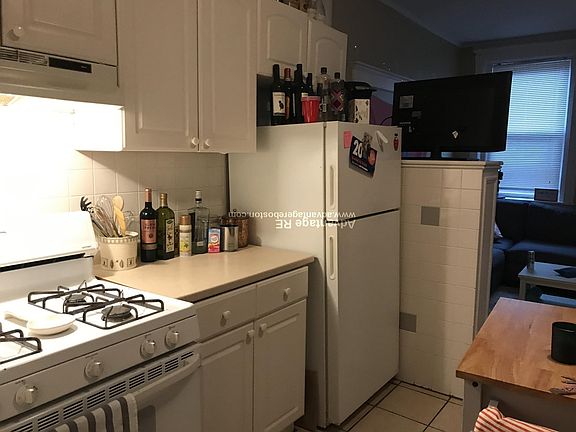 3rd image of 40 Egmont St #6