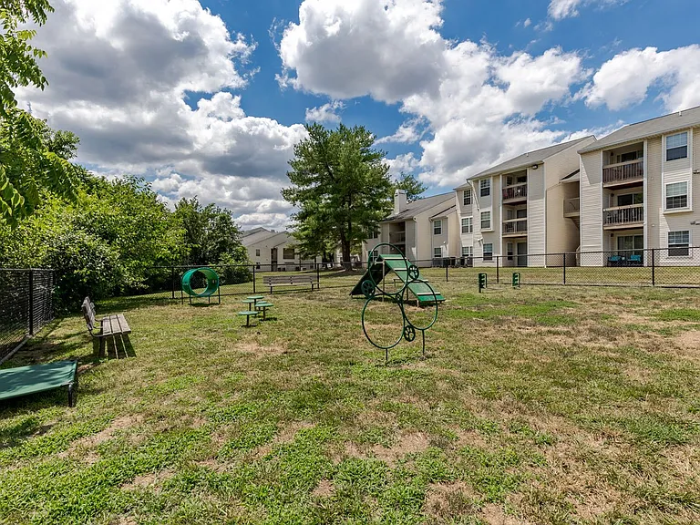 Kingscrest Apartments — Photo 9