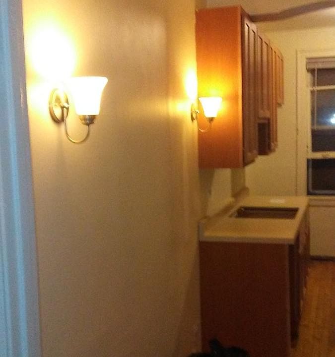 1st image of 7012 N Greenview Ave #1