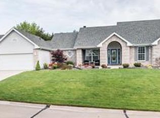 5664 Wrenwyck Pl, Weldon Spring, MO 63304