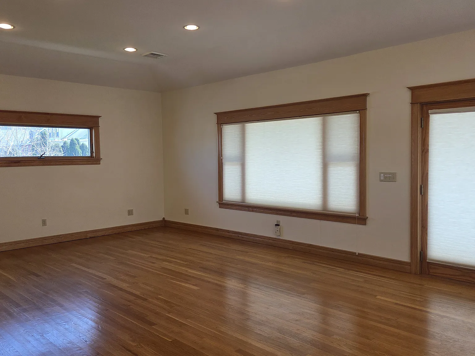 2 bed, 1200 sqft, $2,200 — Photo 3