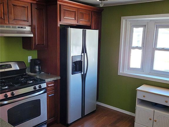 3rd image of 65 Lincoln Ave
