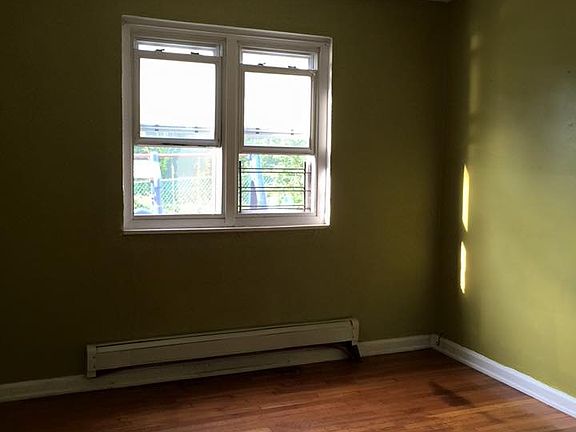 5th image of 81 Dongan Ave