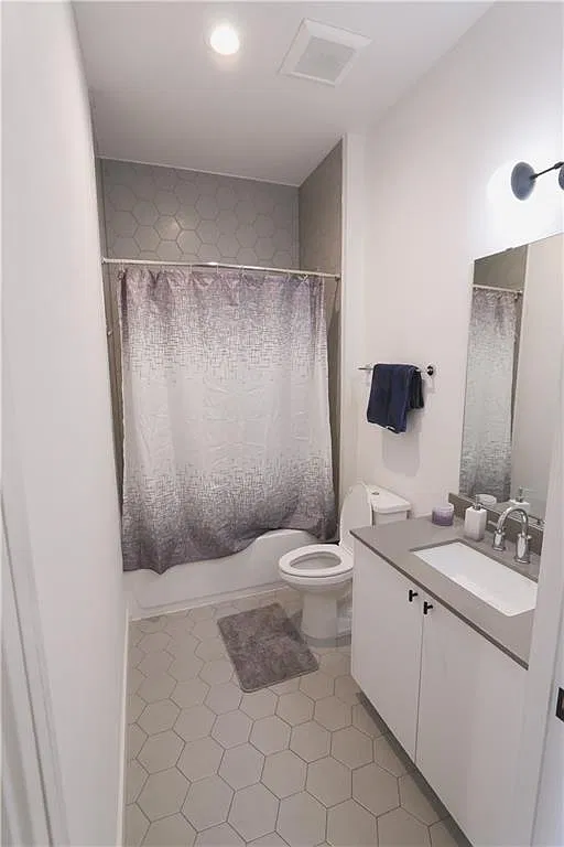 800 Embassy Dr — Photo 4