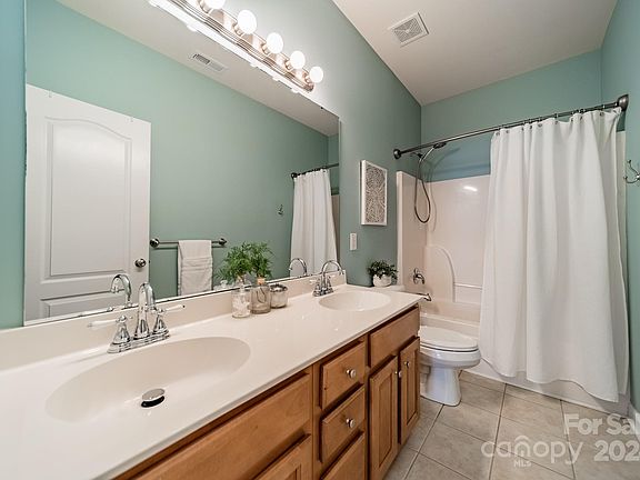 4th image of 424 Ranelagh Dr