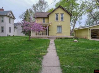 910 Woodland Ave, Mankato, MN 56001