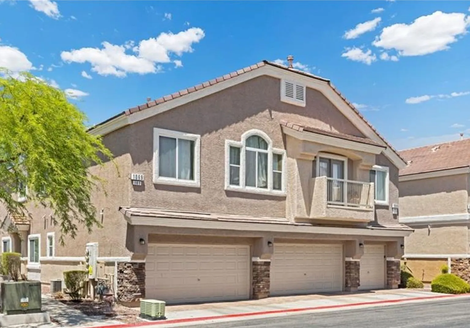 Adorable Townhome located in the Paradise Court Community in Black Mountain. — Photo 2