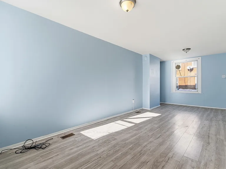 2236 W Firth St — Photo 16