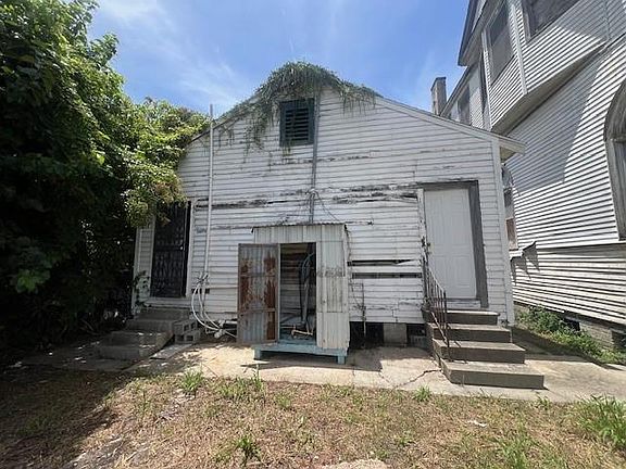 4th image of 2921 Audubon St