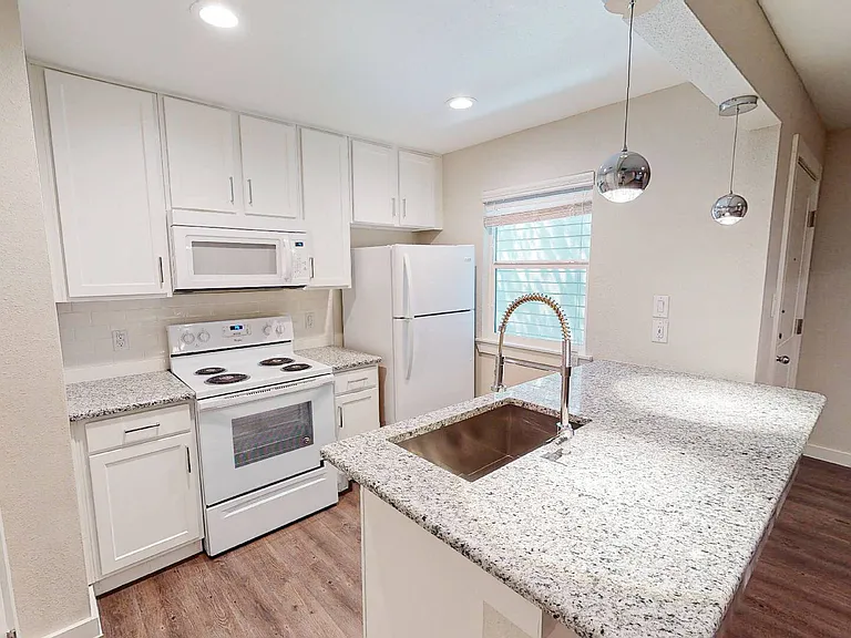 Mosswood Apartments — Photo 14
