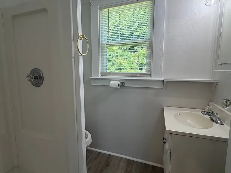 653 E Main St #D — Photo 10